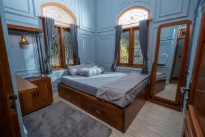 Postel nebo postele na pokoji v ubytování Atharis Homestay