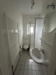 Koupelna v ubytování Ruhige 3-Zimmerwohnung im Norden Bremens für Monteure und Geschäftsreisende PM 29 OG