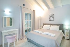 A bed or beds in a room at LUXURY JUST FOR 2 Még 25 kép