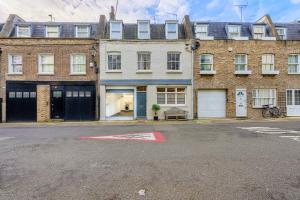 an empty parking lot in front of a brick building at GRAND 200 SqM 3-Bedroom VILLA in London