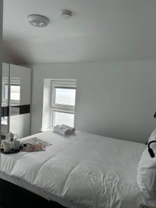 Ένα ή περισσότερα κρεβάτια σε δωμάτιο στο Bella Vista Hotel & Self Catering Suites