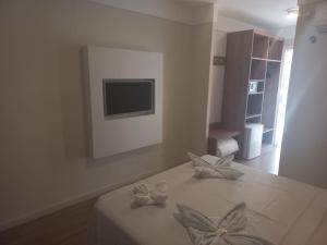 リニャレスにあるLinhares Design ap 419, 101 e 102のベッドルーム1室(弓2つ付)