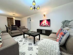 Posezení v ubytování Milimani Suites With Pool, GYM, Secure Parking