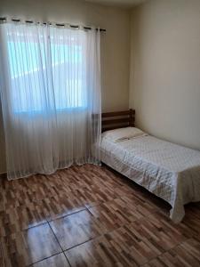 En eller flere senge i et værelse på Casa Porto das Conchas