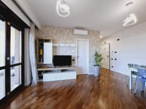 a living room with a television and a table at Oasi Relax in Fiumicino Airport