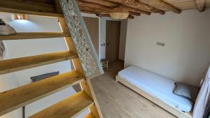 a small room with a bunk bed and a ladder at Appt neuf Zenata- 2 chambres et Mezzanine - Piscine in Aïn Harrouda +26 photos