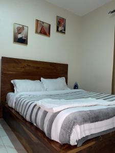 Ένα ή περισσότερα κρεβάτια σε δωμάτιο στο Evolve Estates, Apartment I