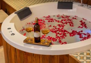 صورة لـ 6BR Luxe Villa with Pool Near Beach في كاندوليم