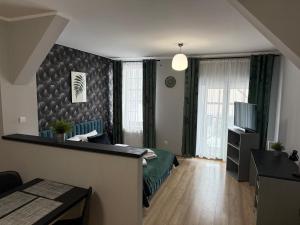 Posteľ alebo postele v izbe v ubytovaní H-T-L Apartamenty Junior