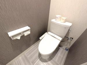 岸和田市にあるホテルサバナリゾートＡｄｕｌｔ Ｏｎｌｙのバスルーム(トイレットペーパー2本付) +12枚の写真
