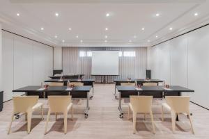The business area and/or conference room at Hotel Madrid Alameda Aeropuerto, Affiliated by Meliá