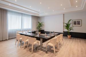 The business area and/or conference room at Hotel Madrid Alameda Aeropuerto, Affiliated by Meliá