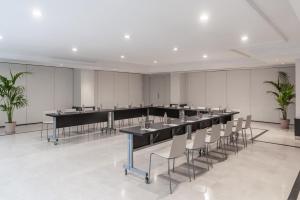 The business area and/or conference room at Hotel Madrid Alameda Aeropuerto, Affiliated by Meliá