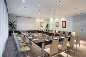 The business area and/or conference room at Hotel Madrid Alameda Aeropuerto, Affiliated by Meliá