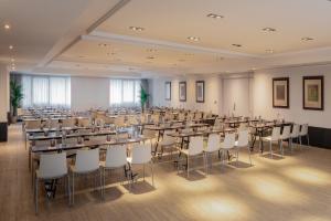The business area and/or conference room at Hotel Madrid Alameda Aeropuerto, Affiliated by Meliá