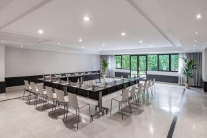 The business area and/or conference room at Hotel Madrid Alameda Aeropuerto, Affiliated by Meliá