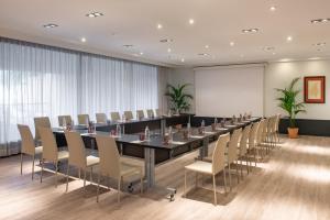 The business area and/or conference room at Hotel Madrid Alameda Aeropuerto, Affiliated by Meliá