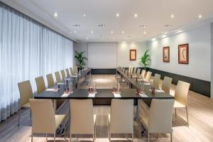 The business area and/or conference room at Hotel Madrid Alameda Aeropuerto, Affiliated by Meliá