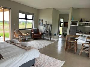 Un dormitorio con una cama grande y una sala de estar. en Ploverfield Farm Cottage - The Crags, en The Crags