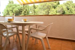 Fotografia z galérie ubytovania Apartamento en Roses parking y piscina comunitaria AV-54 v destinácii Roses