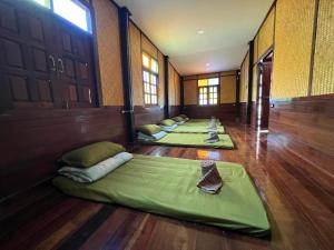 Ένα ή περισσότερα κρεβάτια σε δωμάτιο στο Khamban homestay ค้ำบ้านโฮมสเตย์