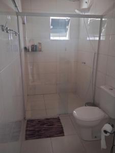 Koupelna v ubytování Quarto privado com suite