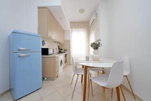 a kitchen with a blue refrigerator and a table at Centro storico - Ottimo Collegamento aeroportuale e Roma in Fiumicino