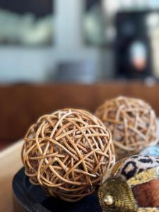 two baskets sitting on top of a table at Spacieux et lumineux duplex arty au centre de Sète in Sète