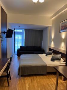 Postel nebo postele na pokoji v ubytování Pirita Beach Apartments & SPA