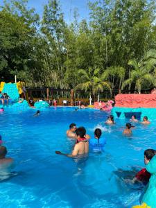 Bazén v ubytování consorcio club Paradise nebo v jeho okolí