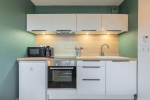 Kuchyň nebo kuchyňský kout v ubytování Appartement une chambre avec parking et terrasse