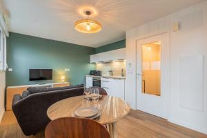 Kuchyň nebo kuchyňský kout v ubytování Appartement une chambre avec parking et terrasse