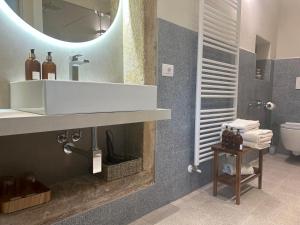 Koupelna v ubytování The Lake Suites com - Luxury stay in Lazise + 37 fotografií