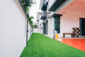 an alley with green grass in a building at Rimbayu 4Br-20guest#EventHouse#pooltable in Teluk Panglima Garang