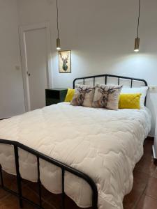 A bed or beds in a room at Alojamientos Rurales Cuatro Estaciones