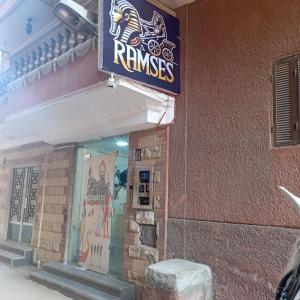 Certifikát, hodnocení, plakát nebo jiný dokument vystavený v ubytování Rams Pyramids INN