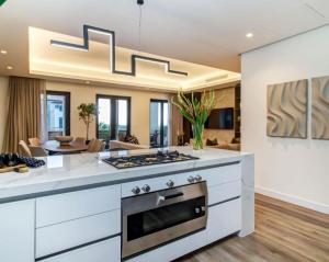 Fotografie z fotogalerie ubytování Mountain View and Lagoon Facing Steyn City Apartment v destinaci Fourways