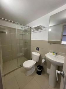 Koupelna v ubytování HS-T Habitacion Triple con wifi, piscina y aire acondicionado