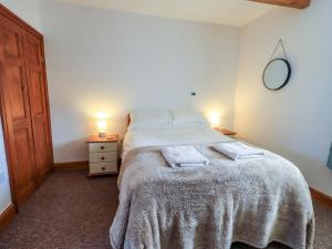 Postel nebo postele na pokoji v ubytování Wellhope View Cottage