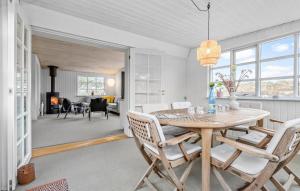 Gambar di galeri bagi 3 Bedroom Beach Front Home In Grenaa di Grenå