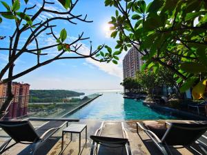 a view of a river with chairs and buildings at Near Georgetown with Beautiful city view 2 room fit 4 to 7 pax in Jelutong