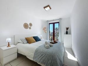 Posteľ alebo postele v izbe v ubytovaní Vive Vera Rentals - Ático en 1º línea con vistas al mar + 23 fotografií
