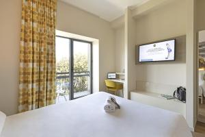 Телевизор и/или развлекательный центр в B&B Hotel Savona