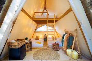 a room with a bed in a tent at Kampaoh Cabañeros in Navas de Estena +3 photos