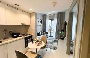 Kuchyň nebo kuchyňský kout v ubytování Quasi-Hotels Zada Cozy Lux in Business Bay 1BR