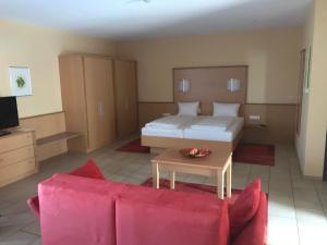Ein Bett oder Betten in einem Zimmer der Unterkunft Hotel Cafe Lorenz
