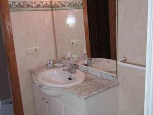 Kúpeľňa v ubytovaní A H RENTALS Montemar 8 apartamento