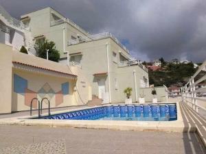 Bazén v ubytovaní A H RENTALS Montemar 8 apartamento alebo v jeho blízkosti