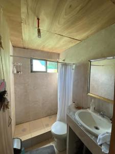 Koupelna v ubytování Casa de veraneo con piscina