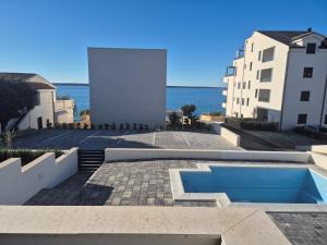 Kolam renang di atau dekat dengan Sunshine Apartment Complex with a Pool by the Beach - Mandre, Pag